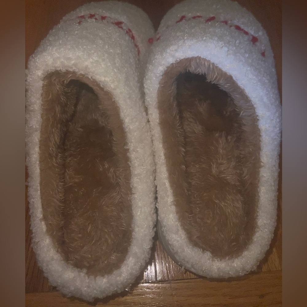 Taylor Swift Slippers - Picture 2 of 5